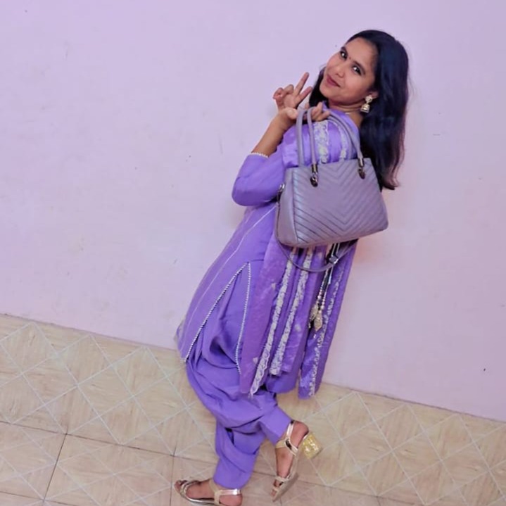 Ashna Momi